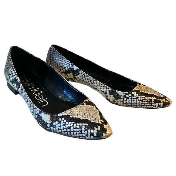 Calvin Klein Slip On Emerin Black White Snake Print Flats Size 9 - Picture 1 of 10